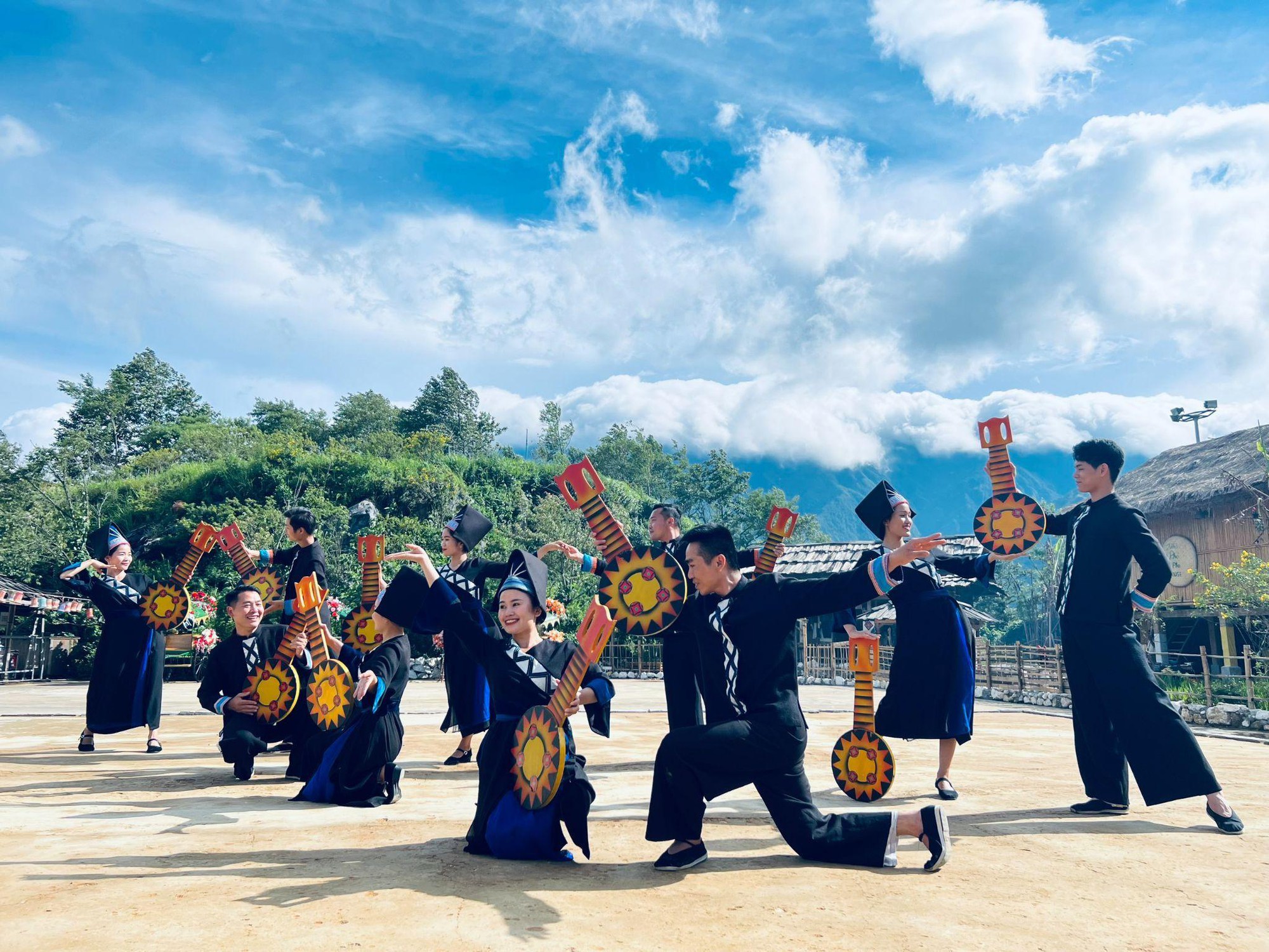 “Chạm” vào biển mây đẹp mê hồn trên đỉnh Fansipan- Ảnh 9.