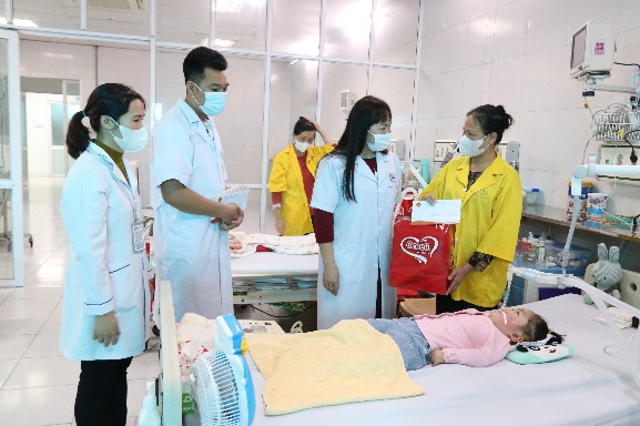 Công ty Cổ phần Quốc tế Bảo Hưng trao quà Tết cho bệnh nhi- Ảnh 3.