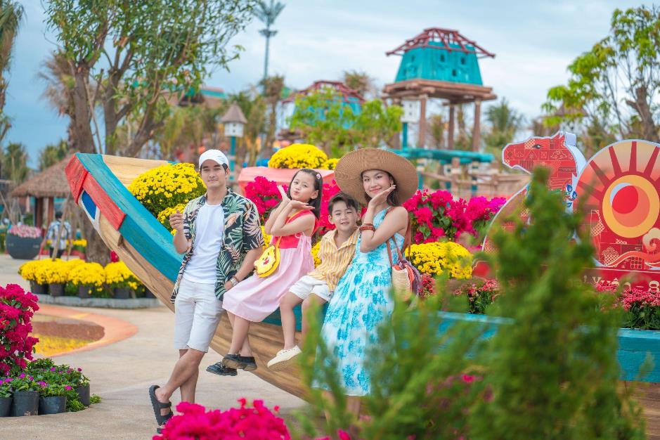 Ngay trong ngày khai trương, Công viên nước Vũng Tàu đón hàng nghìn lượt khách đến vui chơi- Ảnh 3.