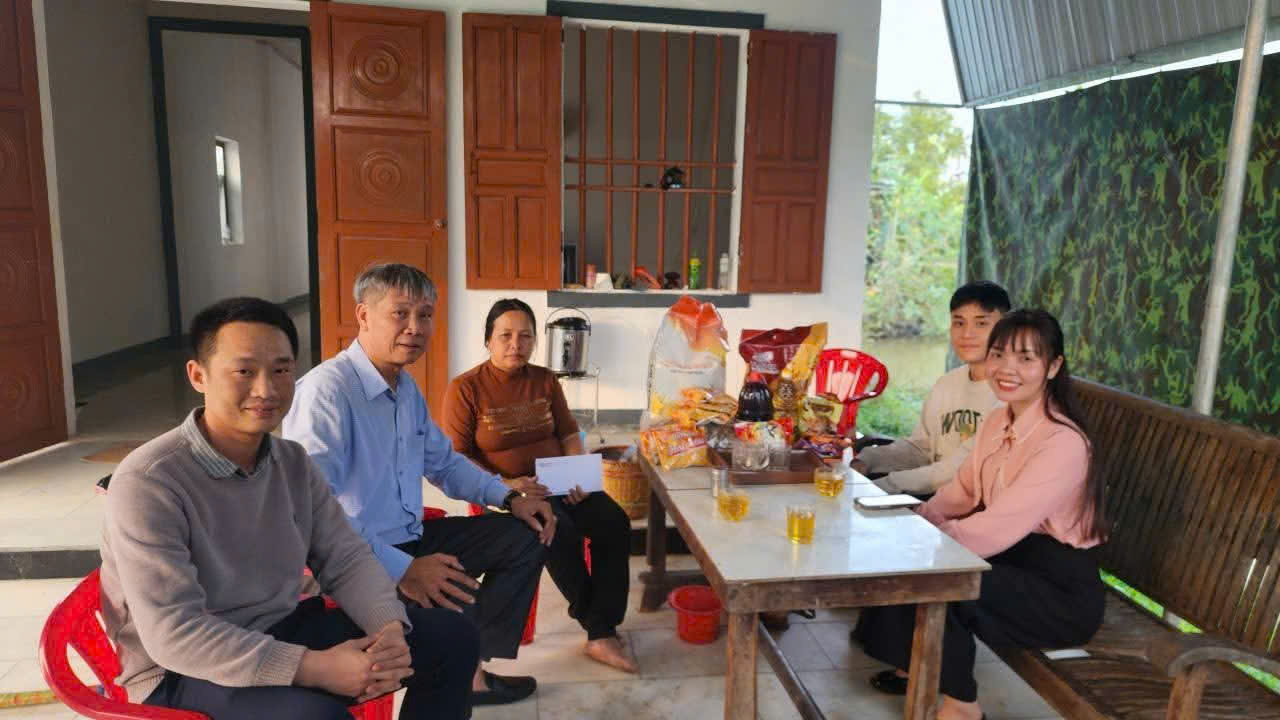 Mùa xuân từ trái tim người làm báo đến những ngôi nhà Đại đoàn kết- Ảnh 4.