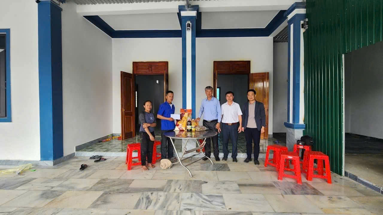 Mùa xuân từ trái tim người làm báo đến những ngôi nhà Đại đoàn kết- Ảnh 3.