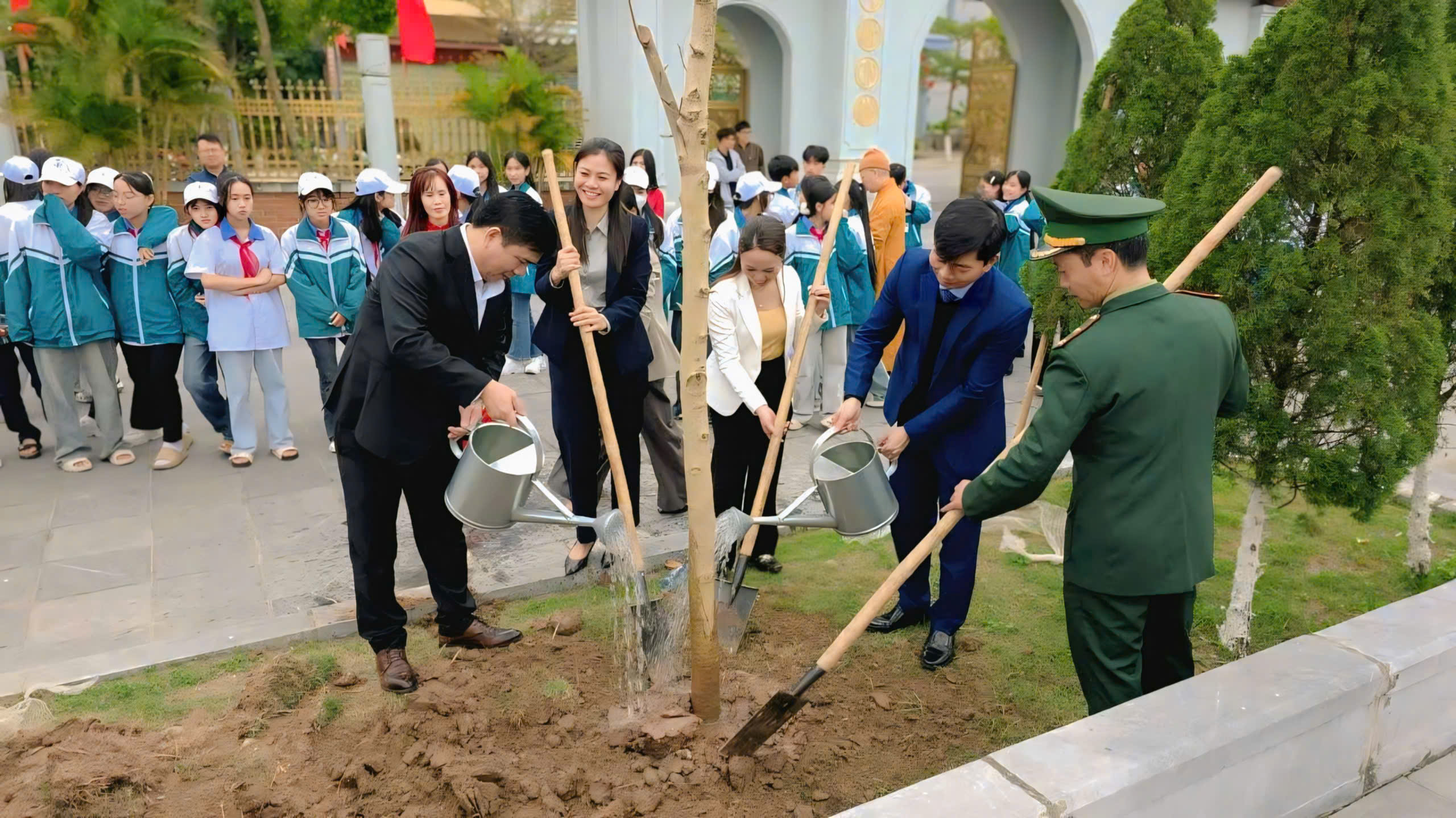 Hưng Yên: Phát động “Tết trồng cây đời đời nhớ ơn Bác Hồ” tại Khu di tích lịch sử quốc gia- Ảnh 4.