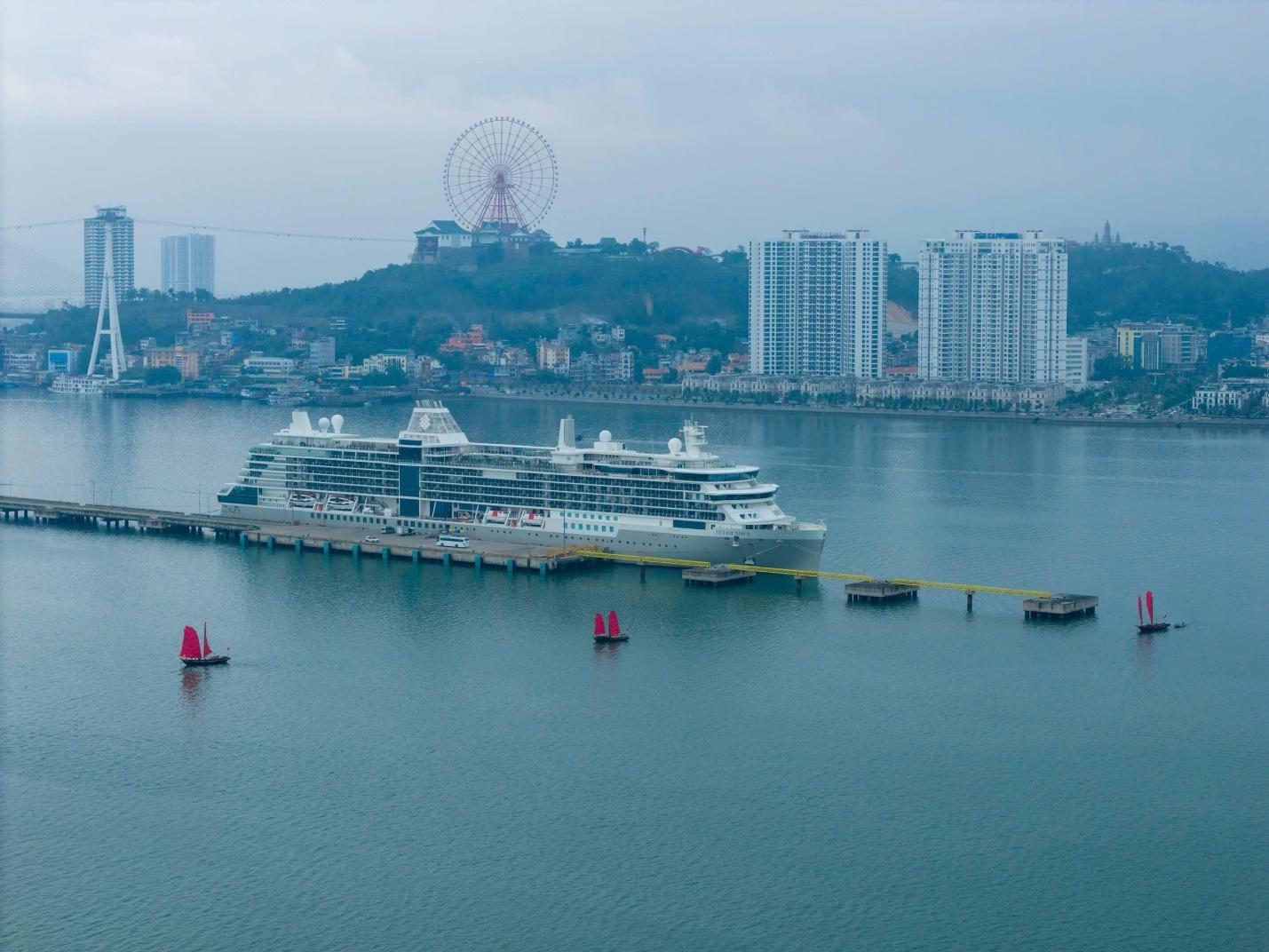 Du khách tàu biển đến vịnh Hạ Long được chào đón bằng âm nhạc- Ảnh 2.