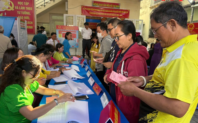 Hơn 93% cử tri cả nước đã đi bầu cử, 5 tỉnh đạt tỉ lệ gần tuyệt đối- Ảnh 2. Hơn 93% cử tri cả nước đã đi bầu cử, 5 tỉnh đạt tỉ lệ gần tuyệt đối- Ảnh 2.