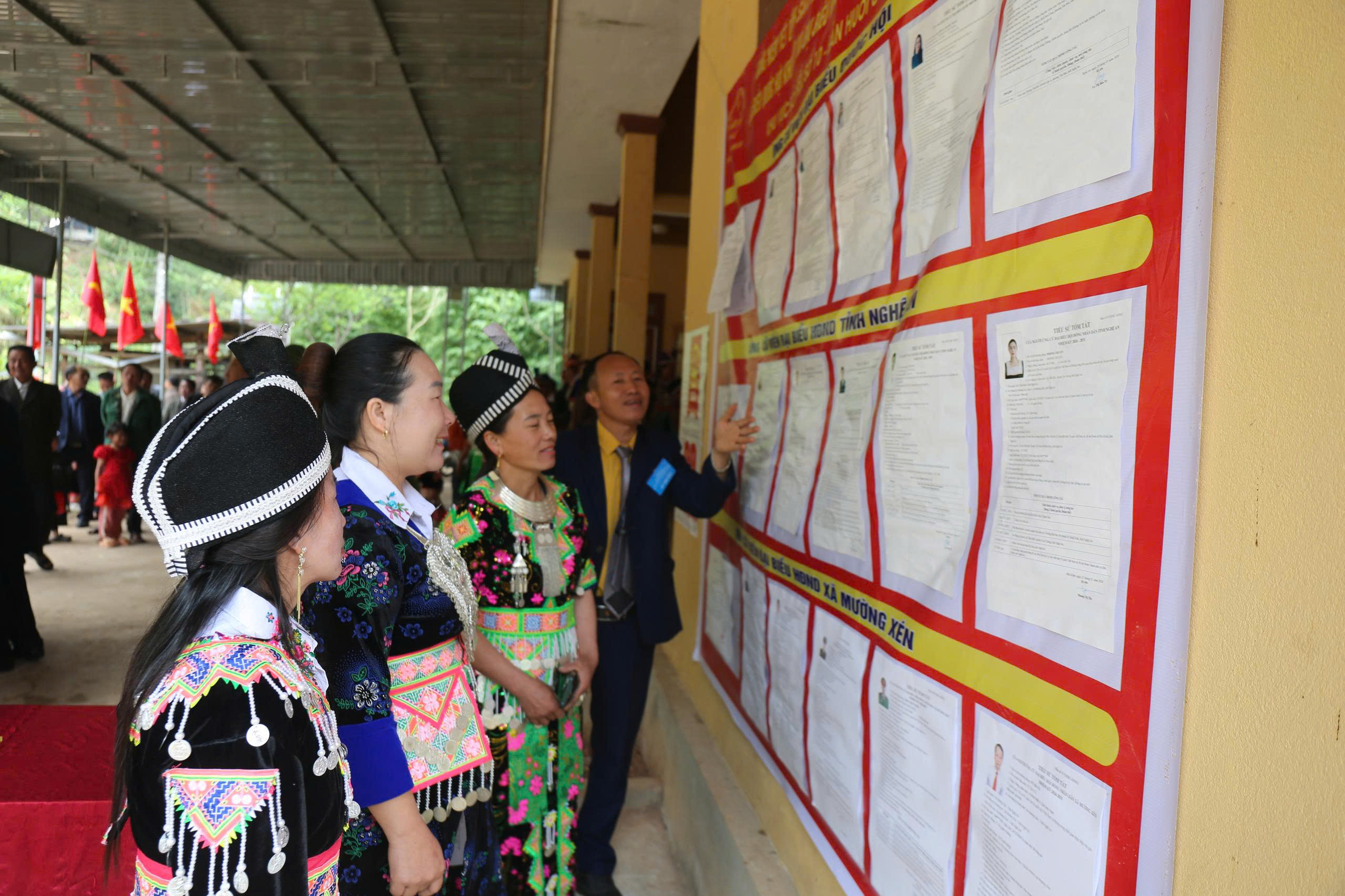 Cử tri Nghệ An phấn khởi tham gia “Ngày hội non sông”- Ảnh 14. Cử tri Nghệ An phấn khởi tham gia “Ngày hội non sông”- Ảnh 14.