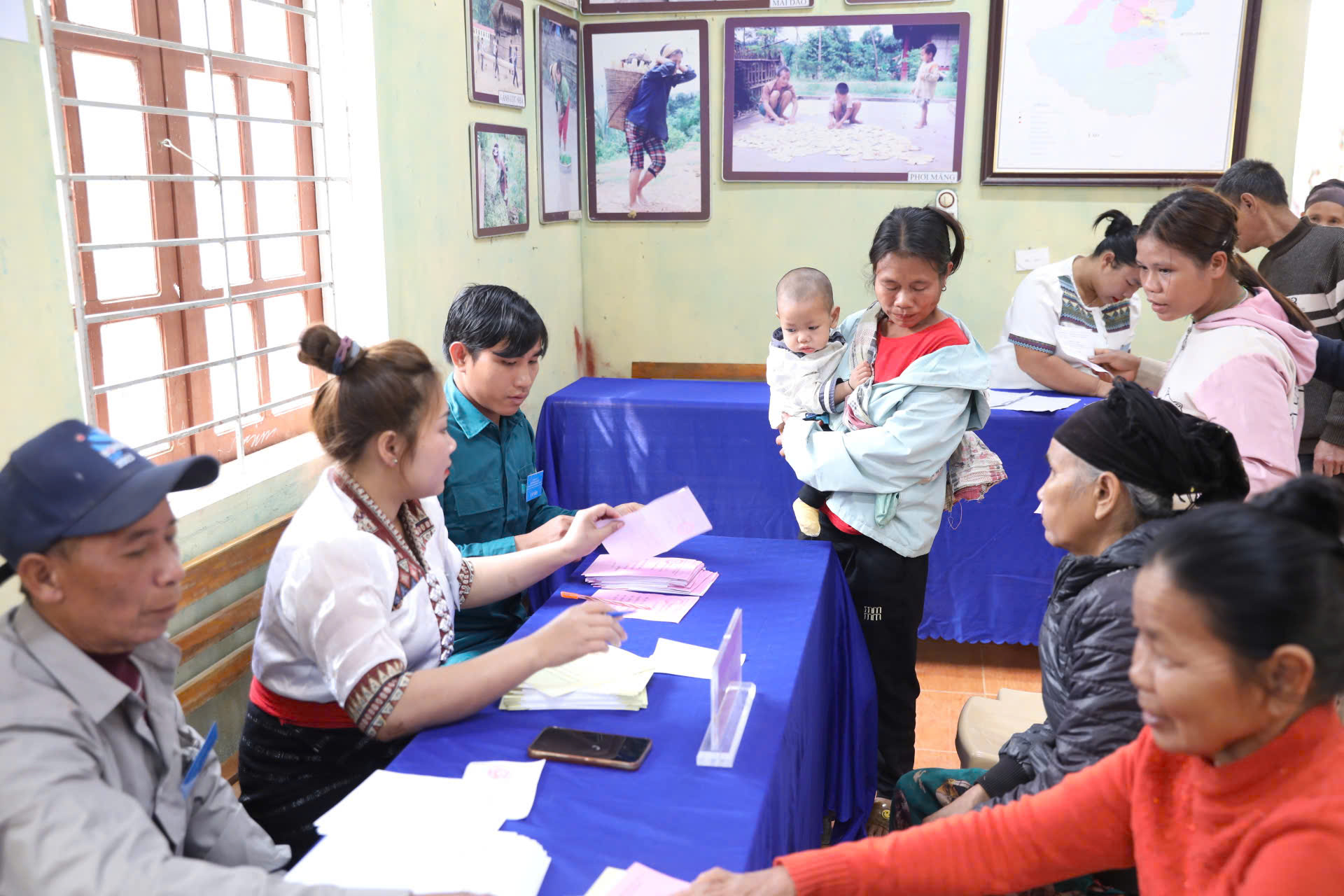 Cử tri Nghệ An phấn khởi tham gia “Ngày hội non sông”- Ảnh 12. Cử tri Nghệ An phấn khởi tham gia “Ngày hội non sông”- Ảnh 12.