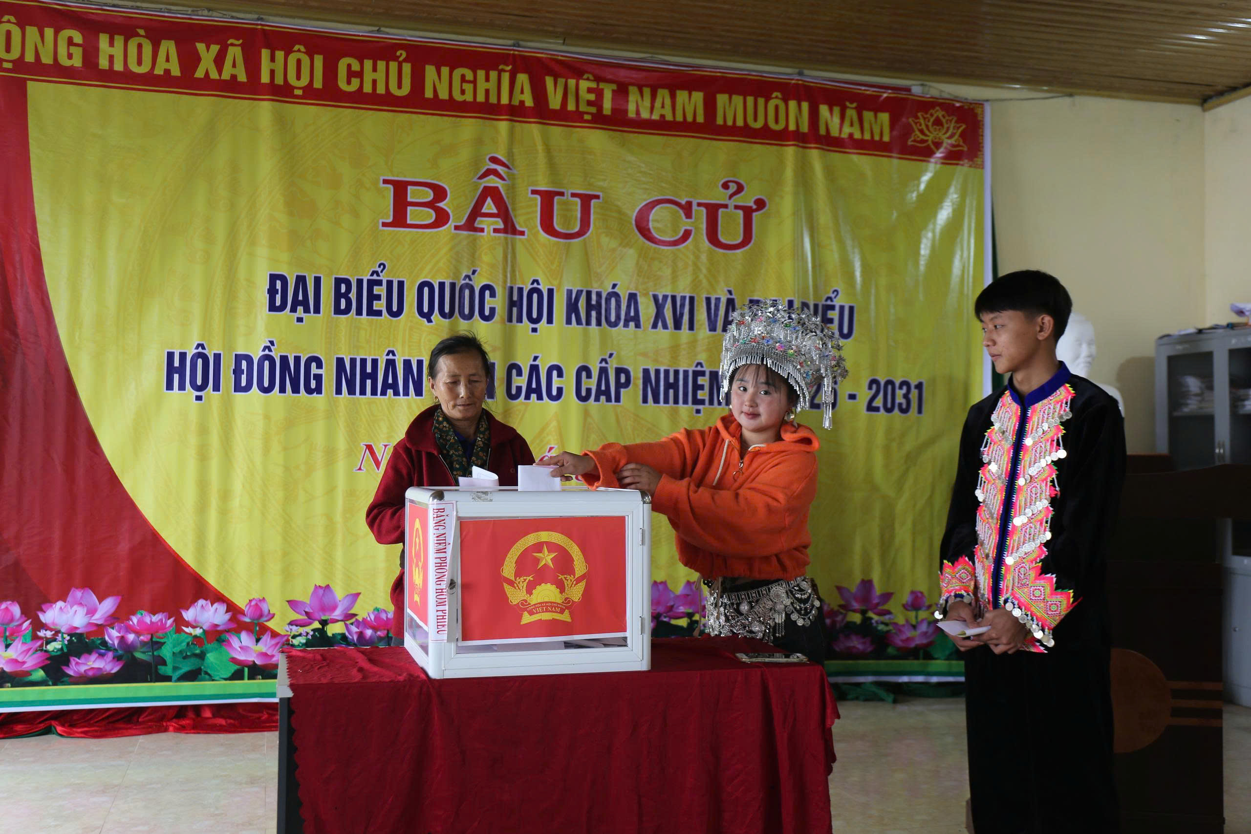 Cử tri Nghệ An phấn khởi tham gia “Ngày hội non sông”- Ảnh 15. Cử tri Nghệ An phấn khởi tham gia “Ngày hội non sông”- Ảnh 15.