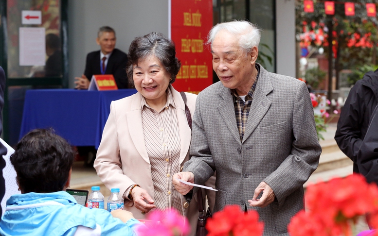 Tỉ lệ cử tri cả nước đi bầu cử đạt trên 99%- Ảnh 4. Tỉ lệ cử tri cả nước đi bầu cử đạt trên 99%- Ảnh 4.