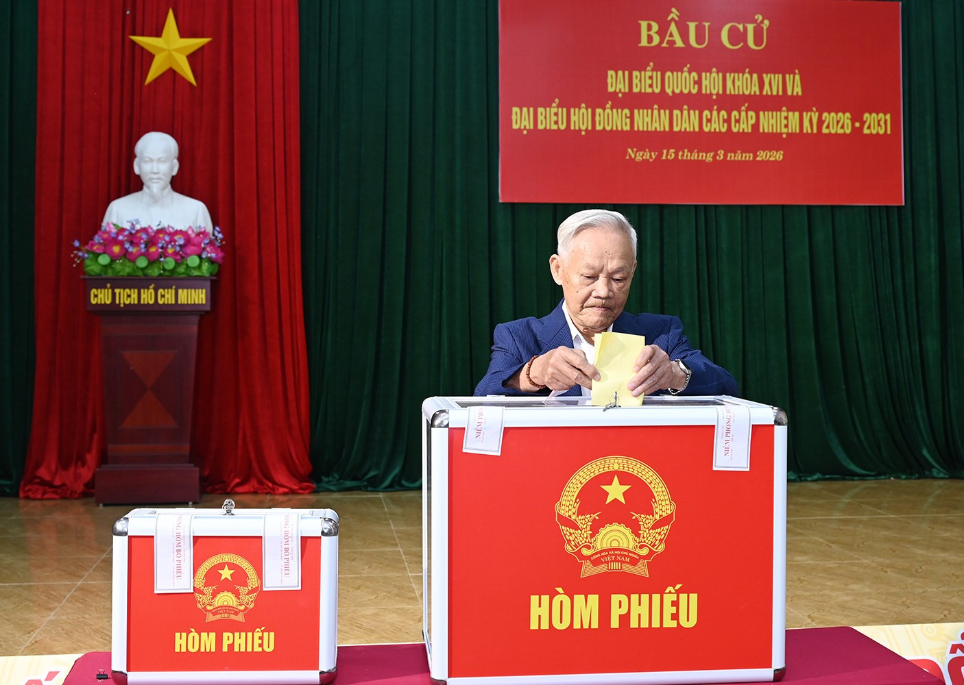 Hà Tĩnh: "Ngày hội non sông" rực rỡ sắc màu dân chủ, gần 1 triệu cử tri nô nức thực hiện quyền công dân- Ảnh 5.