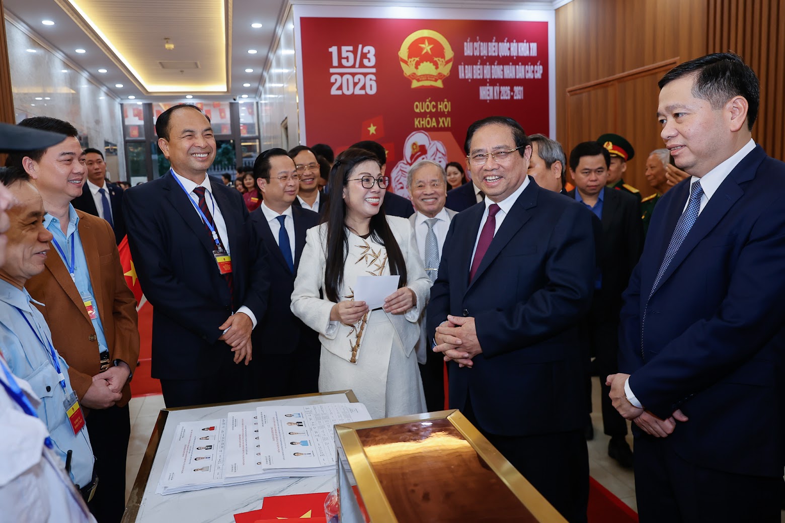 Chùm ảnh: Các đồng chí lãnh đạo Đảng, Nhà nước thực hiện quyền cử tri- Ảnh 6.