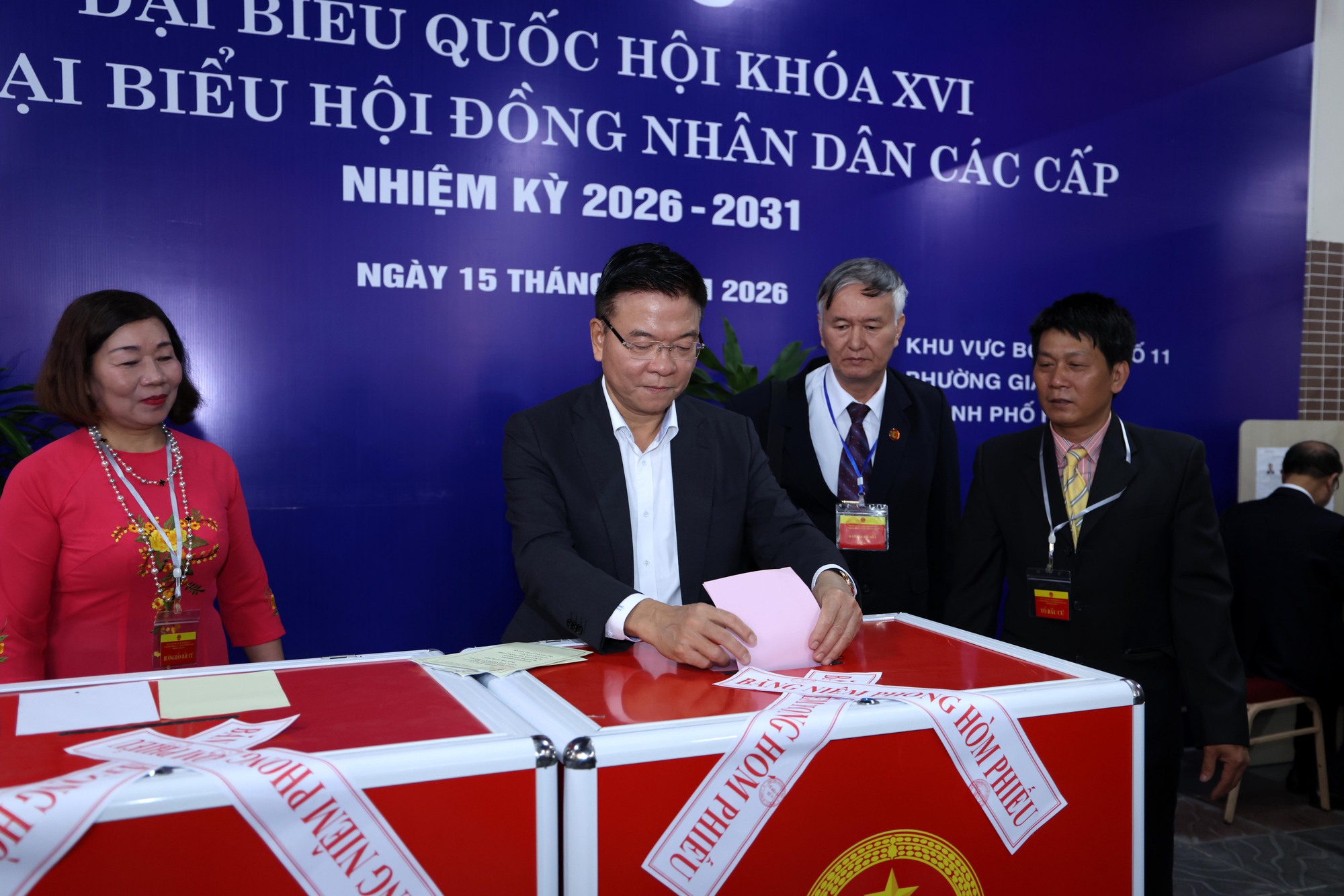 Chùm ảnh: Các đồng chí lãnh đạo Đảng, Nhà nước thực hiện quyền cử tri- Ảnh 11.