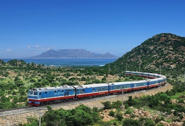 Bổ sung tàu Hà Nội - Đà Nẵng phục vụ nhu cầu du lịch sau Tết- Ảnh 1. Bổ sung tàu Hà Nội - Đà Nẵng phục vụ nhu cầu du lịch sau Tết- Ảnh 1.