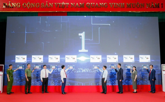 Thanh Hóa: Ra mắt mô hình Kiosk thông minh phục vụ dịch vụ công- Ảnh 1.