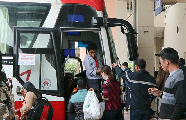 Cao điểm Tết đẩy nhu cầu đi lại và vận chuyển hàng hóa của người dân tăng cao- Ảnh 1.