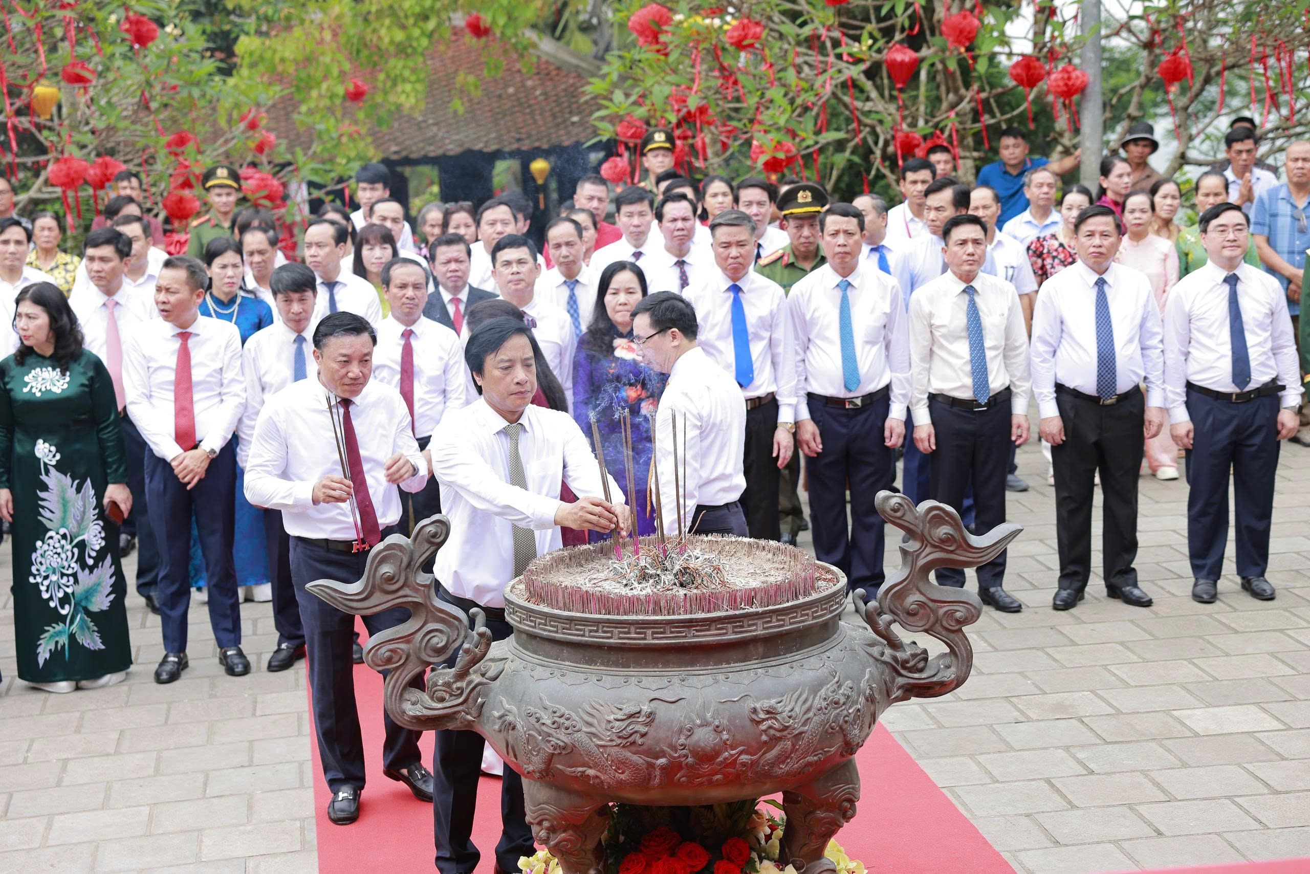 Phú Thọ: Linh thiêng Lễ dâng hương giỗ Quốc Tổ Lạc Long Quân và Tổ Mẫu Âu Cơ- Ảnh 8.