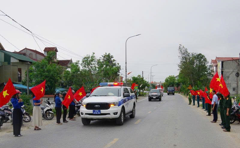 Trang trọng Lễ truy điệu và an táng liệt sĩ Võ Trọng Quang: Hành trình trở về trong lòng đất mẹ!- Ảnh 13.