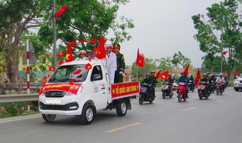 Trang trọng Lễ truy điệu và an táng liệt sĩ Võ Trọng Quang: Hành trình trở về trong lòng đất mẹ!- Ảnh 14.