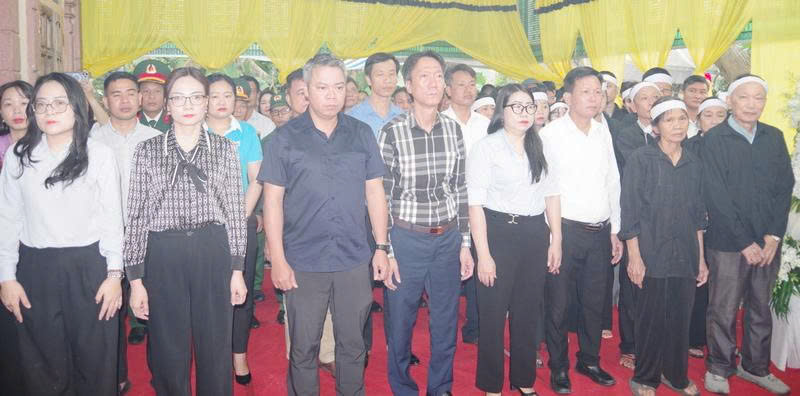 Trang trọng Lễ truy điệu và an táng liệt sĩ Võ Trọng Quang: Hành trình trở về trong lòng đất mẹ!- Ảnh 8.