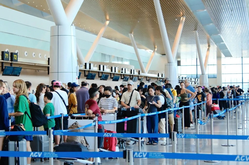 Dịp lễ 30/4 - 1/5, sân bay Tân Sơn Nhất dự kiến khai thác 750 chuyến bay  mỗi ngày - DNTT online