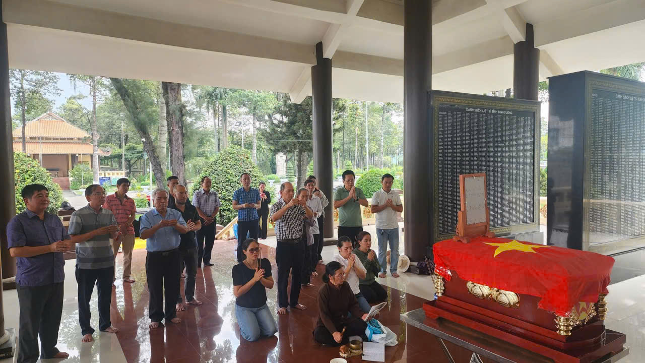 Trang trọng Lễ truy điệu và an táng liệt sĩ Võ Trọng Quang: Hành trình trở về trong lòng đất mẹ!- Ảnh 5.