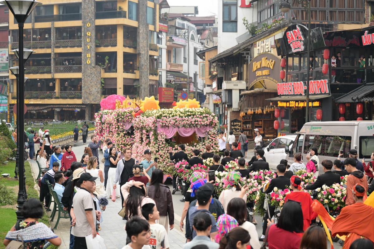 Sun World Fansipan Legend khai mạc Lễ hội Hoa hồng 2026 - “Bản giao hưởng hoa hồng”- Ảnh 4.