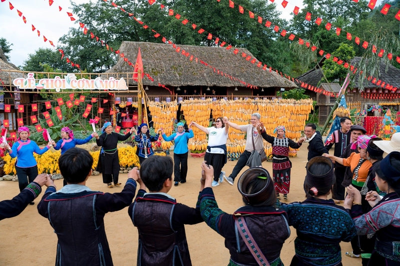 Sun World Fansipan Legend khai mạc Lễ hội Hoa hồng 2026 - “Bản giao hưởng hoa hồng”- Ảnh 5.