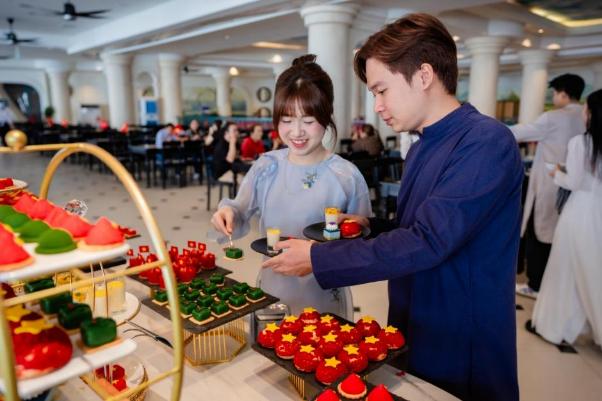 Sắc đỏ Tổ quốc phủ kín đỉnh núi Bà Đen chờ đón hai kỳ nghỉ lễ liên tiếp- Ảnh 5.