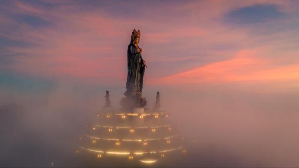 Sắc đỏ Tổ quốc phủ kín đỉnh núi Bà Đen chờ đón hai kỳ nghỉ lễ liên tiếp- Ảnh 13.