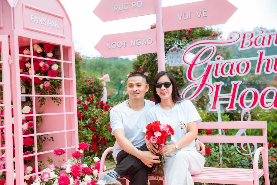 Hàng vạn du khách “đổ về” Fansipan, nô nức check in Lễ hội Hoa hồng 2026- Ảnh 2.