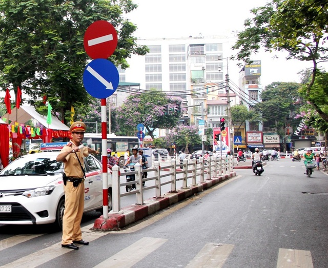 Hà Nội phân luồng giao thông một số tuyến đường để thi công chống ngập- Ảnh 1.