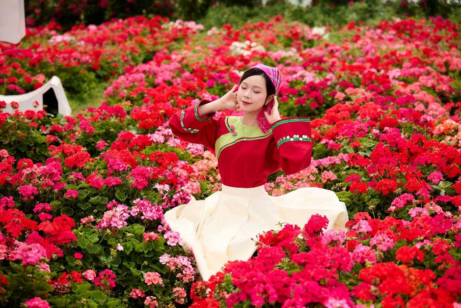 “Bản giao hưởng triệu đóa hồng” đánh dấu 10 năm cáp treo Fansipan- Ảnh 2. “Bản giao hưởng triệu đóa hồng” đánh dấu 10 năm cáp treo Fansipan- Ảnh 2.