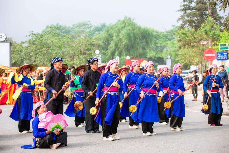 “Bản giao hưởng triệu đóa hồng” đánh dấu 10 năm cáp treo Fansipan- Ảnh 3. “Bản giao hưởng triệu đóa hồng” đánh dấu 10 năm cáp treo Fansipan- Ảnh 3.