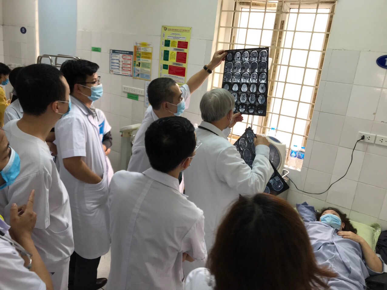 Khoa Các bệnh Nhiệt đới - BVĐK Đống Đa: Nửa thế kỷ kiên cường trên tuyến đầu chống dịch- Ảnh 4.