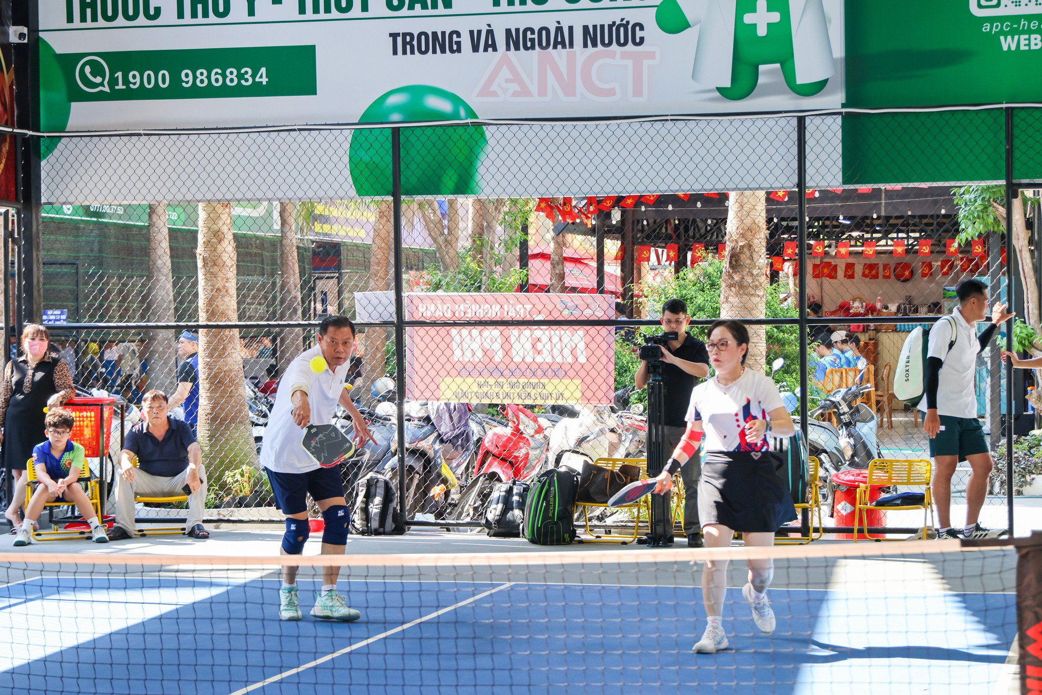 Sôi nổi Giải Pickleball mở rộng chào mừng 68 năm Ngày truyền thống lực lượng An ninh chính trị nội bộ- Ảnh 6. Sôi nổi Giải Pickleball mở rộng chào mừng 68 năm Ngày truyền thống lực lượng An ninh chính trị nội bộ- Ảnh 6.