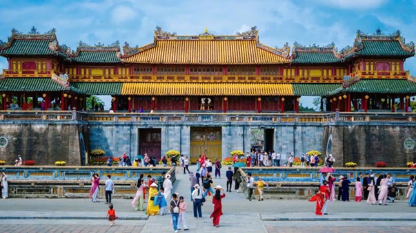 Huế: Chuyển dịch sang kinh tế dịch vụ, dòng bất động sản nào đón đầu cơ hội?- Ảnh 1. Huế: Chuyển dịch sang kinh tế dịch vụ, dòng bất động sản nào đón đầu cơ hội?- Ảnh 1.