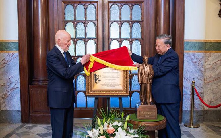 ÁNH SÁNG HỒ CHÍ MINH SOI ĐƯỜNG CHO CHÚNG TA ĐI- Ảnh 12. ÁNH SÁNG HỒ CHÍ MINH SOI ĐƯỜNG CHO CHÚNG TA ĐI- Ảnh 12.