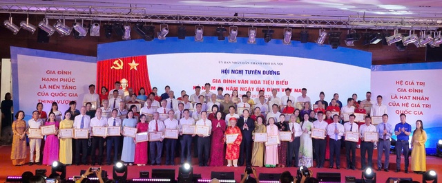 Hà Nội tổ chức nhiều hoạt động ý nghĩa kỷ niệm 25 năm Ngày Gia đình Việt Nam- Ảnh 1.