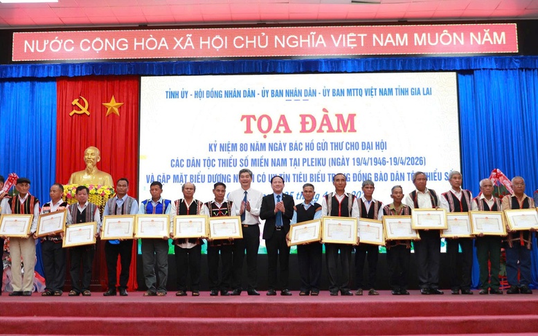 ÁNH SÁNG HỒ CHÍ MINH SOI ĐƯỜNG CHO CHÚNG TA ĐI- Ảnh 9. ÁNH SÁNG HỒ CHÍ MINH SOI ĐƯỜNG CHO CHÚNG TA ĐI- Ảnh 9.