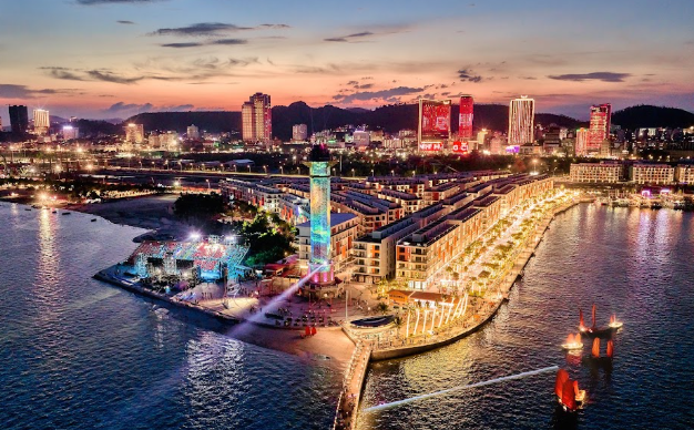 Sun Bavaria Ha Long: Nhà hàng duy nhất tại Quảng Ninh sở hữu show diễn ánh sáng 3D Mapping và pháo hoa nghệ thuật hàng đêm- Ảnh 1. Sun Bavaria Ha Long: Nhà hàng duy nhất tại Quảng Ninh sở hữu show diễn ánh sáng 3D Mapping và pháo hoa nghệ thuật hàng đêm- Ảnh 1.