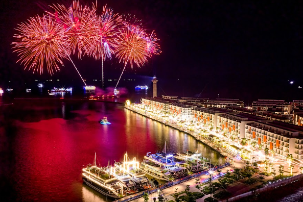 Sun Bavaria Ha Long: Nhà hàng duy nhất tại Quảng Ninh sở hữu show diễn ánh sáng 3D Mapping và pháo hoa nghệ thuật hàng đêm- Ảnh 5. Sun Bavaria Ha Long: Nhà hàng duy nhất tại Quảng Ninh sở hữu show diễn ánh sáng 3D Mapping và pháo hoa nghệ thuật hàng đêm- Ảnh 5.