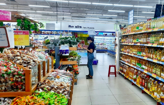Tổng mức bán lẻ và doanh thu dịch vụ tiêu dùng 4 tháng đạt gần 2,55 triệu tỷ đồng- Ảnh 1.