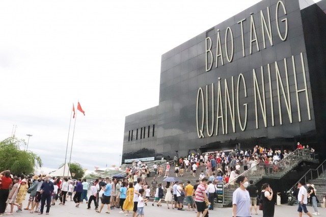 Quảng Ninh bội thu hơn 4.165 tỷ đồng từ du lịch trong hai kỳ nghỉ lễ- Ảnh 2.