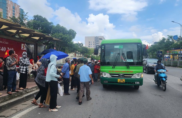 Hà Nội: Gần 110.000 lượt khách sử dụng xe buýt miễn phí trong dịp nghỉ lễ- Ảnh 1.