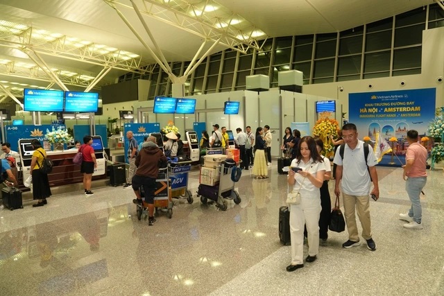 Vietnam Airlines chính thức khai trương đường bay thẳng Hà Nội - Amsterdam- Ảnh 1.