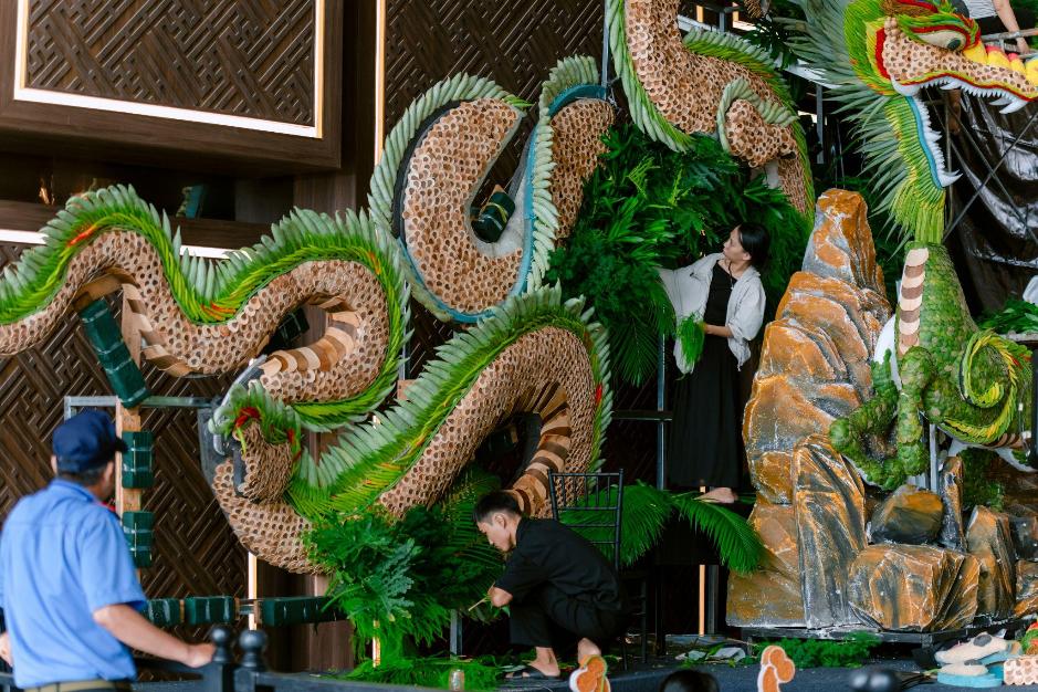 Trổ tài tạo hình trái cây chủ đề Phật giáo, các nghệ nhân khiến khách đến núi Bà Đen ngỡ ngàng- Ảnh 6.