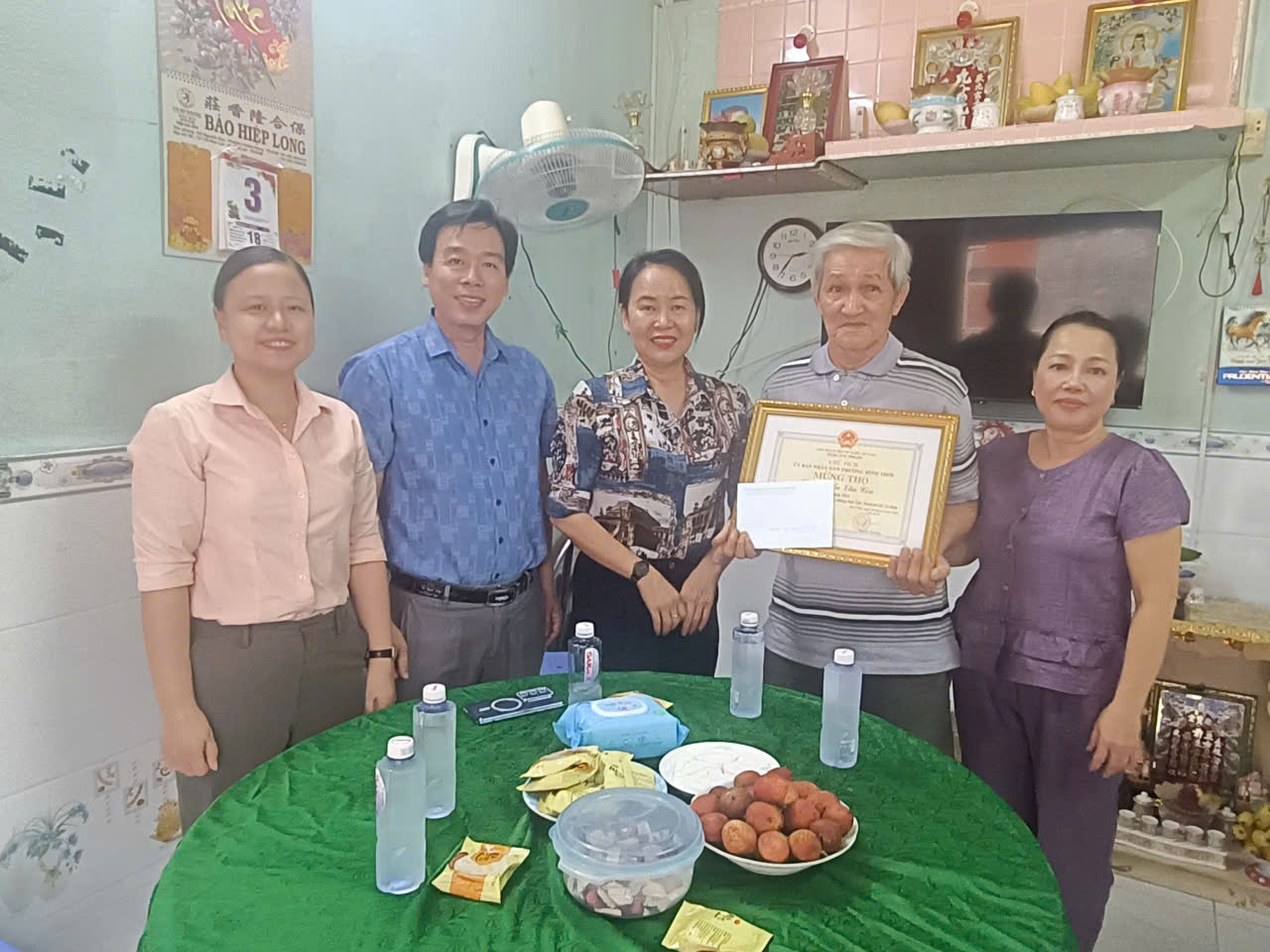 TP. HCM: Ấm tình kính lão, vẹn nghĩa chăm sóc sức khỏe người cao tuổi ở phường Bình Thới- Ảnh 4.