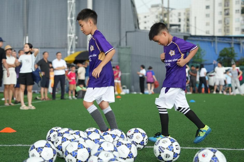 CLB Hà Nội mở rộng hệ sinh thái đào tạo, đưa bóng đá đến gần hơn với trẻ em Thủ đô- Ảnh 4.