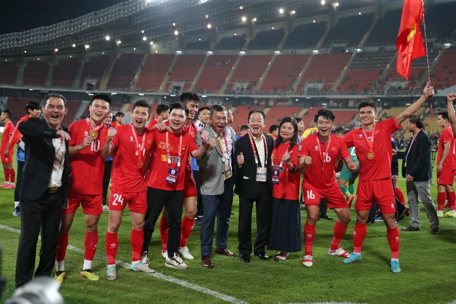 Đại biểu HĐND Đỗ Vinh Quang hiện thực hóa cam kết về bóng đá học đường- Ảnh 7.