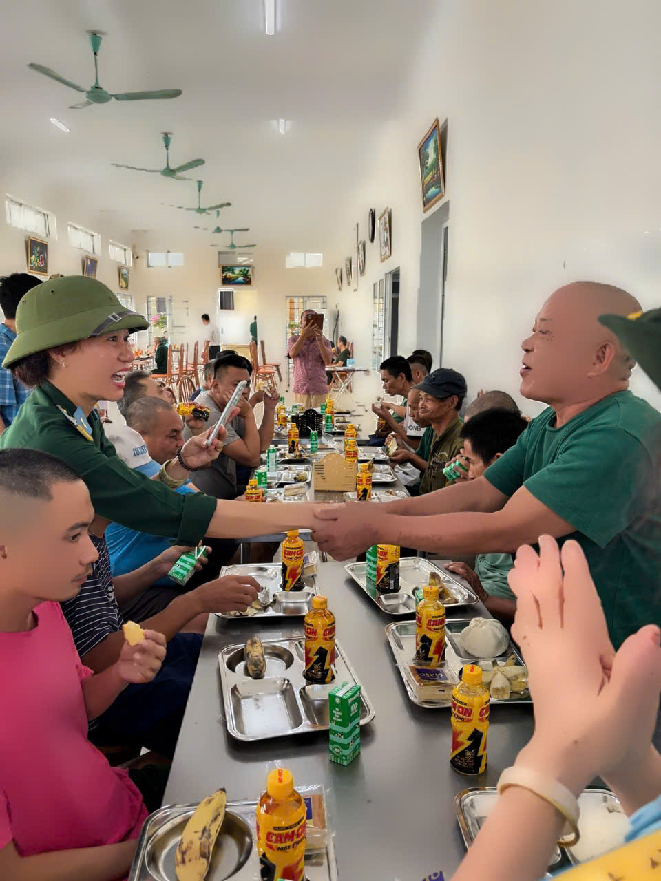 Ấm áp nghĩa tình tháng Bảy tại Trung tâm Chăm sóc người có công Quảng Thọ- Ảnh 3.
