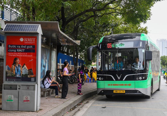 Hà Nội ưu tiên phát triển giao thông công cộng, từng bước hạn chế xe cá nhân- Ảnh 1.